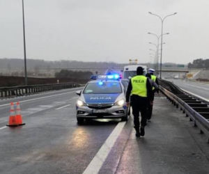 Trudne warunki na wielkopolskich drogach. Poważny wypadek na drodze S5