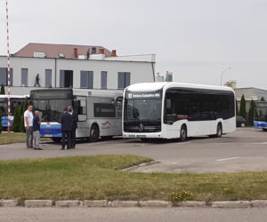 Autobus elektryczny testowany na ulicach Siedlec wyróżnia się swoim wyglądem