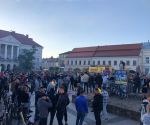 Feta na kieleckim Rynku z okazji awansu Korony do ekstraklasy
