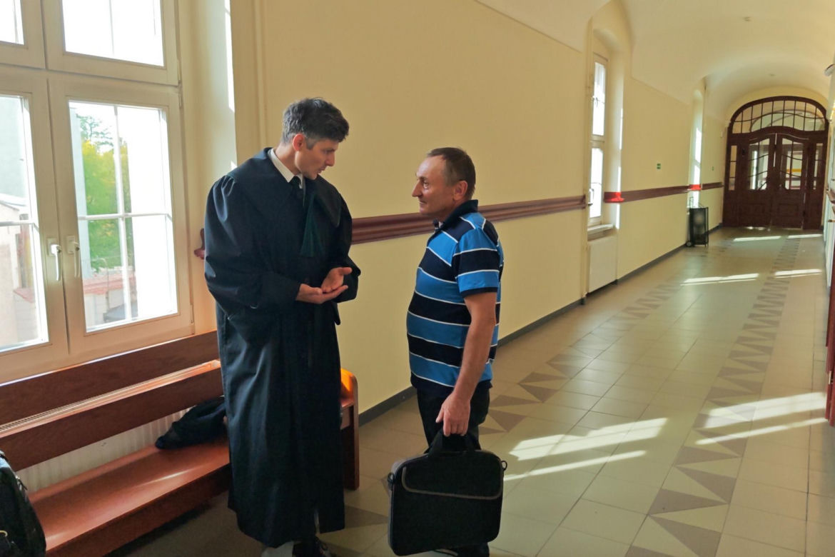 Orał asfalt, dziś zajął się nim sąd