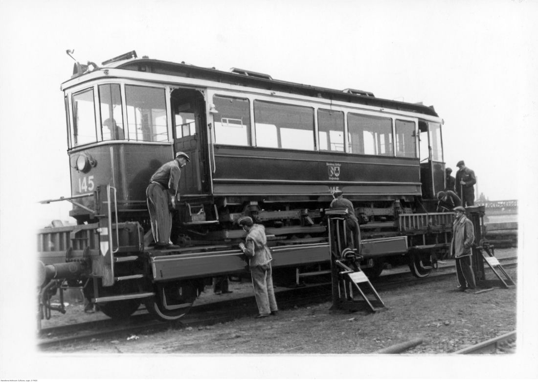 Najpierw pasażerów woziły konie. Historia krakowskich tramwajów