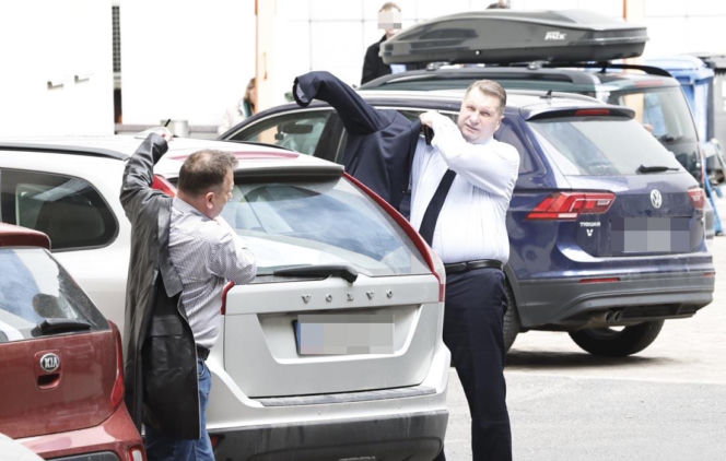 Kaczyński prosi o pieniądze