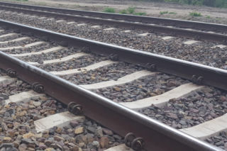 Tragiczny wypadek w Kątach niedaleko Rawicza. Pociąg osobowy śmiertelnie potrącił człowieka