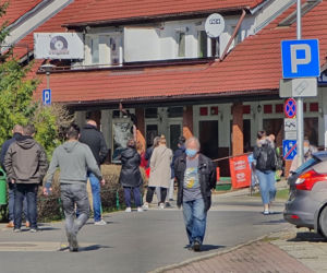 Gigantyczne kolejki do testów na koronawirusa w Warszawie. System tego nie wytrzyma?