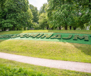 Piękny gest Trzaskowskiego. Kwiaty od prezydenta Warszawy mają przypominać o tysiącach ofiar. 