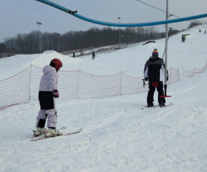 Tłumy narciarzy w bydgoskim Myślęcinku. Byliśmy na Stefanowym Stoku