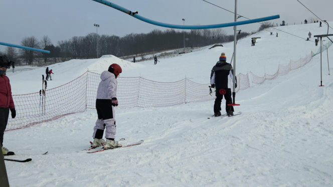 Tłumy narciarzy w bydgoskim Myślęcinku. Byliśmy na Stefanowym Stoku