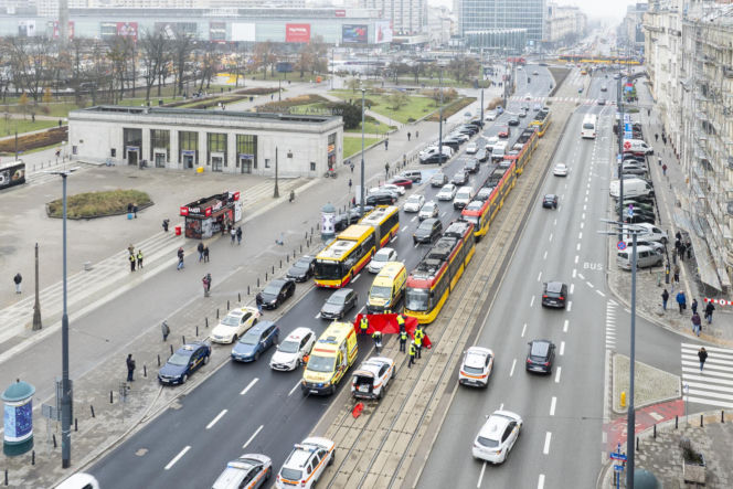 Potrącenie pieszego przez tramwaj w Warszawie