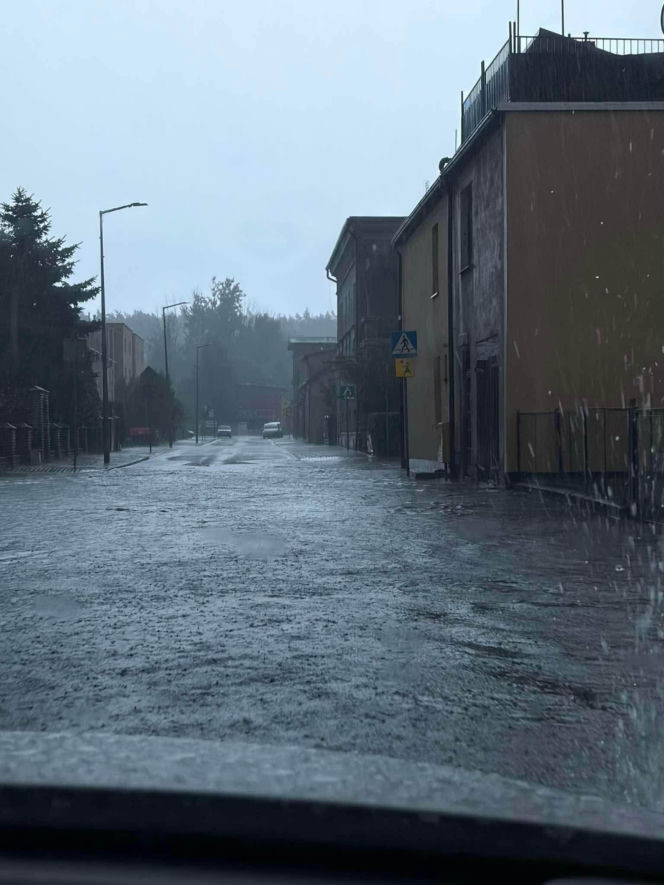 Awarie prądu i zalania. Pracowity weekend służb na Warmii i Mazurach