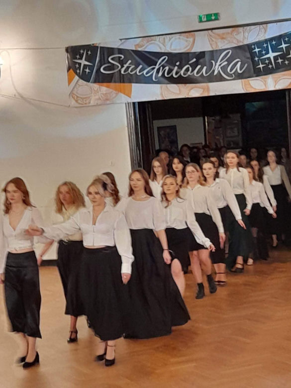 Studniówka I Liceum Ogólnokształcącego im. Adama Mickiewicza w Olsztynie [ZDJĘCIA]