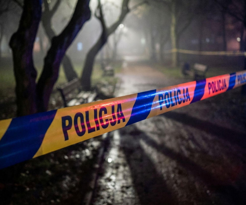 Taśma policyjna na miejscu zdarzenia w parku