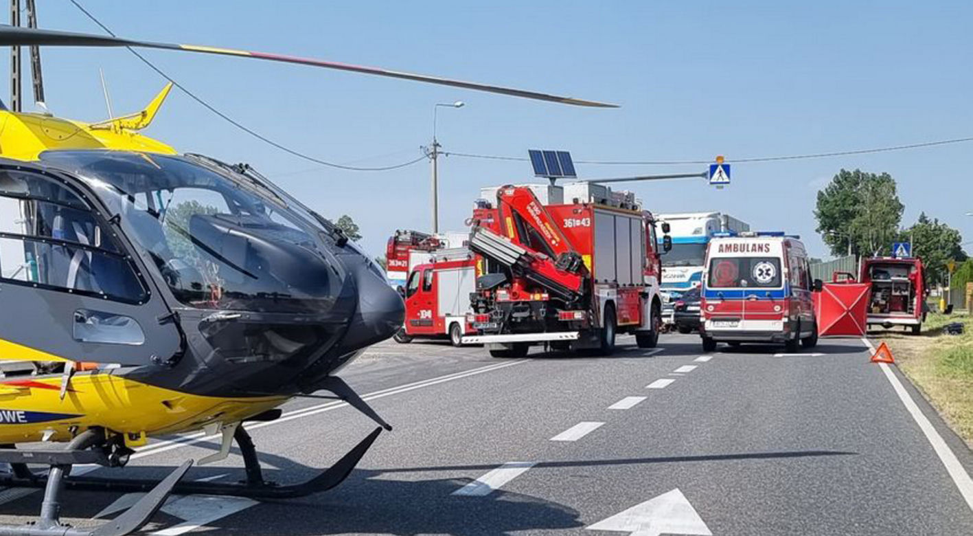 Śmiertelny wypadek pod Płockiem! Jedna kobieta zginęła, a druga została ciężko ranna w zderzeniu audi z tirem [ZDJĘCIA]
