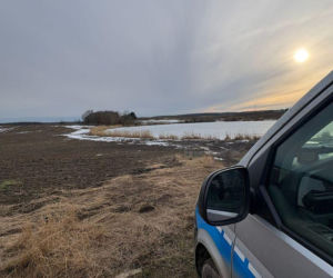 Wszedł na lód przy dodatnich temperaturach. Tragiczny finał akcji ratunkowej na jeziorze na Pomorzu