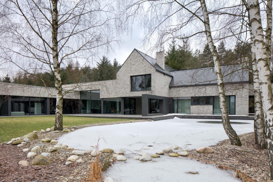 Horizontal House: dom z widokiem pod Łodzią