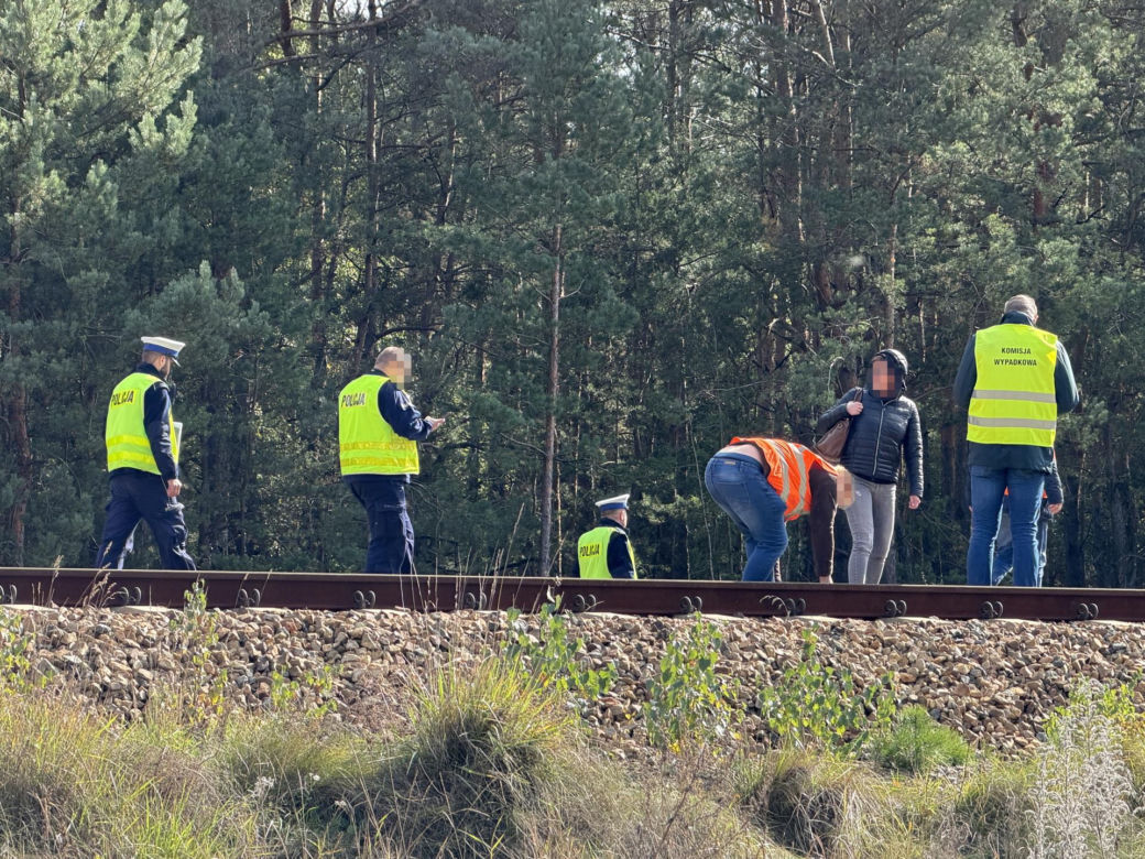 Śmiertelne potrącenie pod Radomiem. Wstrzymany ruch kolejowy i duże opóźnienia pociągów
