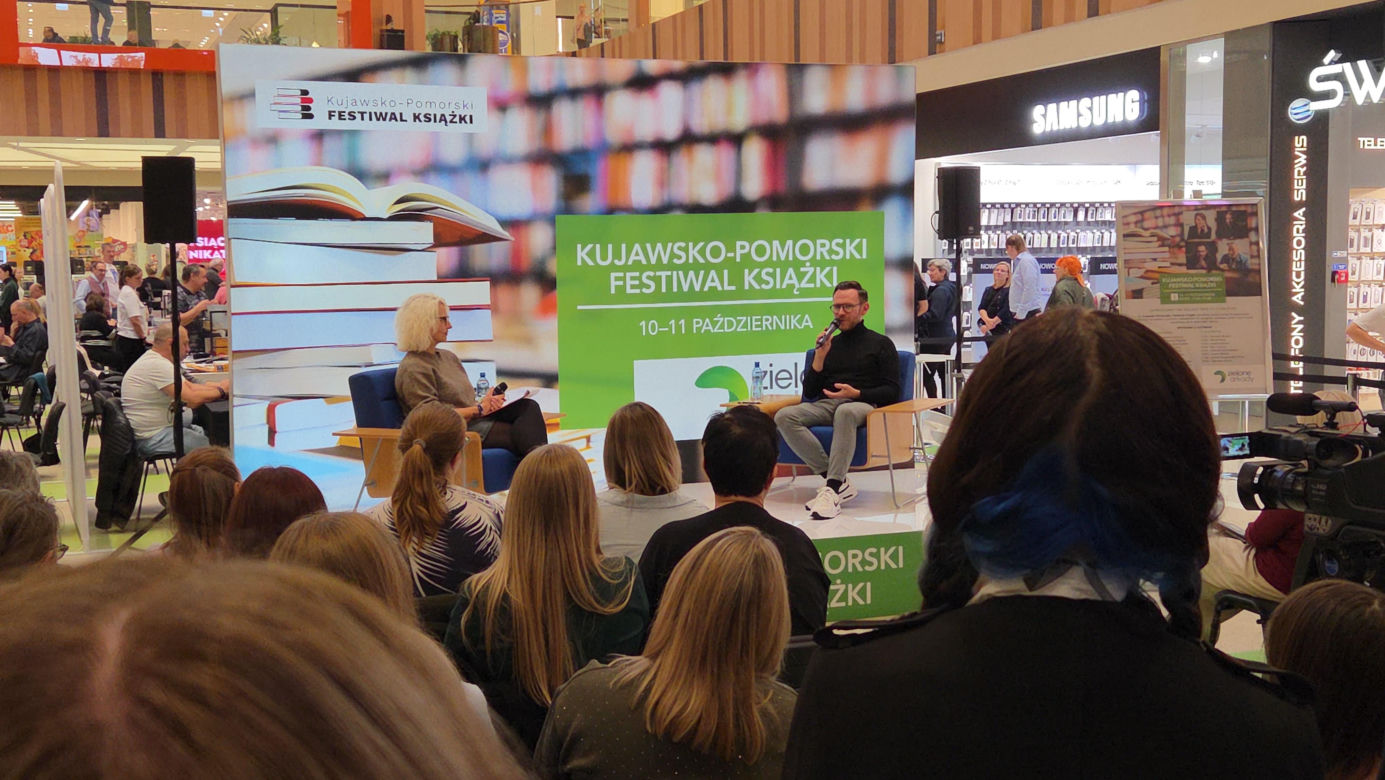 Tłumy na Kujawsko-Pomorskim Festiwalu Książki! Zielone Arkady zamieniły się w literacki raj
