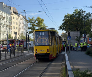 Dramatyczny wypadek na warszawskiej Pradze. Pieszy zginął pod kołami tramwaju