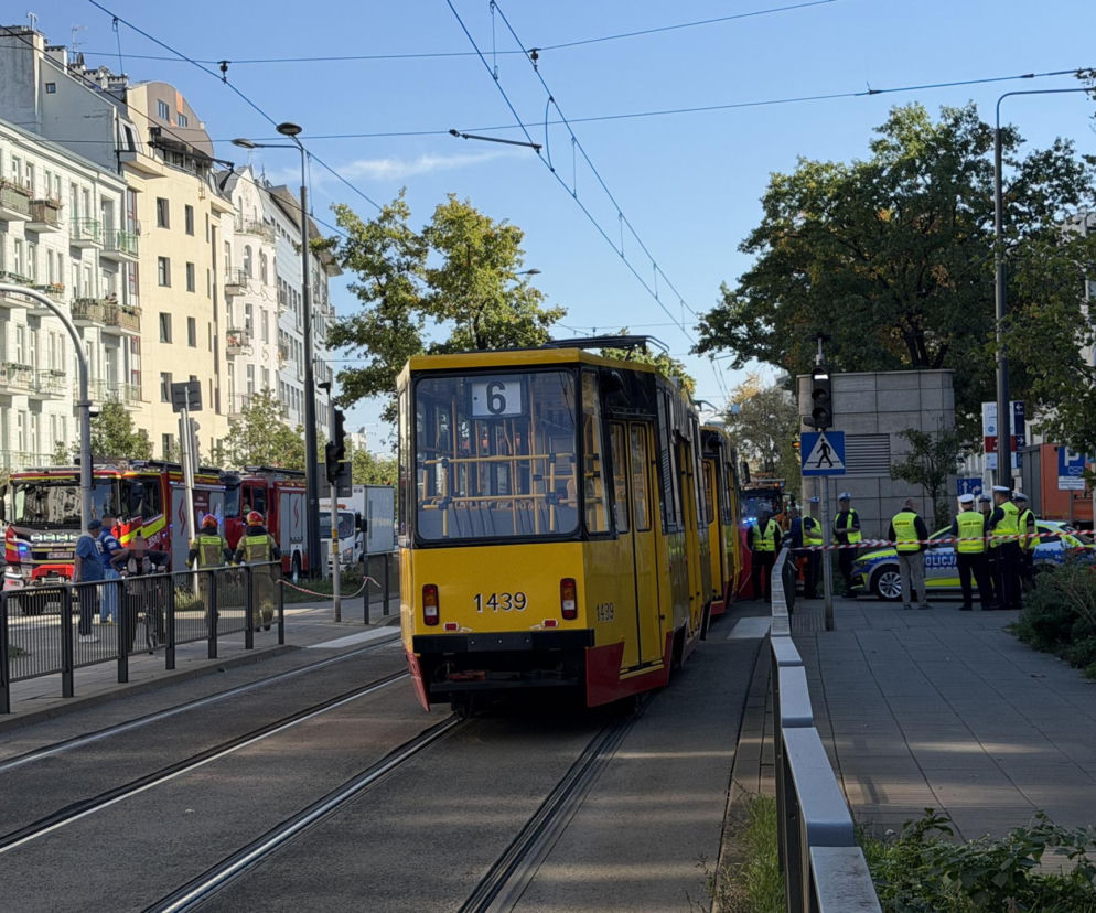 Dramatyczny wypadek na warszawskiej Pradze. Pieszy zginął pod kołami tramwaju