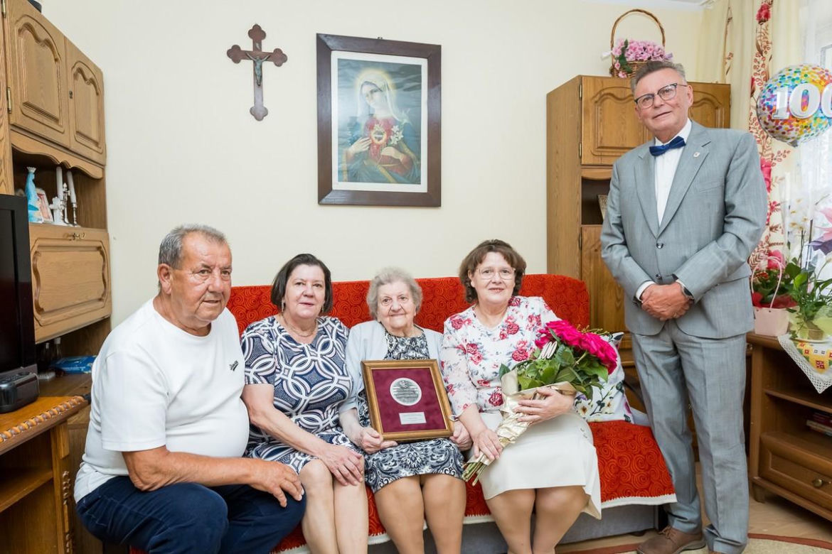 Stuletnie bydgoszczanki. Prakseda była listonoszką, potem kopała okopy. Wiesława zrobiła wszystko, by zostać nauczycielką