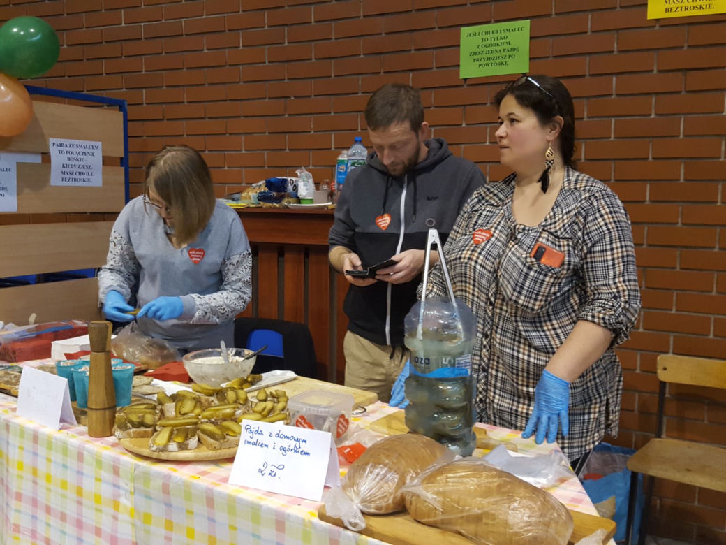 Grali dla WOŚP w szkole i przed nią. Festyn Rodzinny w Szkole Podstawowej nr 13 w Lesznie