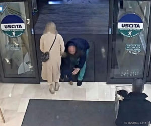 Wyrwali matce dziecko w supermarkecie! Próbowali porwać kilkulatkę