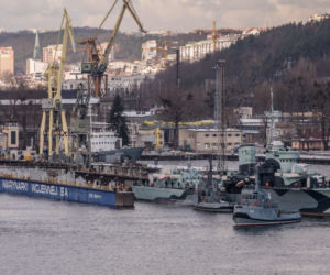 ORP Błyskawica opuściła swoje miejsce przy nabrzeżu w Gdyni