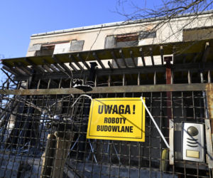 Kaczyńskiego nie ma w domu, a sąsiedzi rozwalają ściany