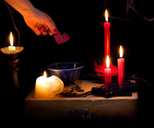 Te wróżby andrzejkowe rozkręcą każdą imprezę w najbliższą sobotę. Zabawne i proste do przygotowania. Wróżby na andrzejki