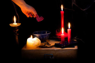 Te wróżby andrzejkowe rozkręcą każdą imprezę w najbliższą sobotę. Zabawne i proste do przygotowania. Wróżby na andrzejki