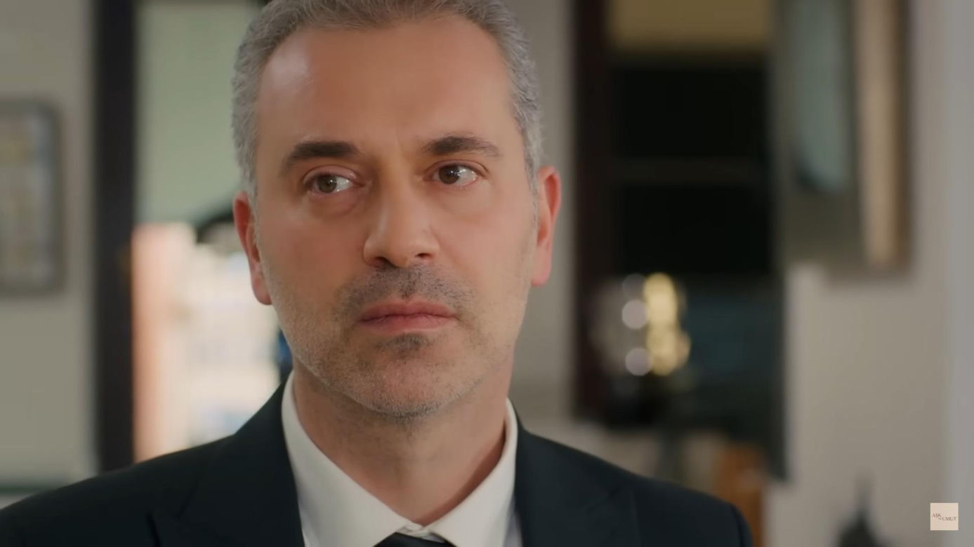Bülent nie może pogodzić się z decyzją Zeynep i planuje ją zatrzymać