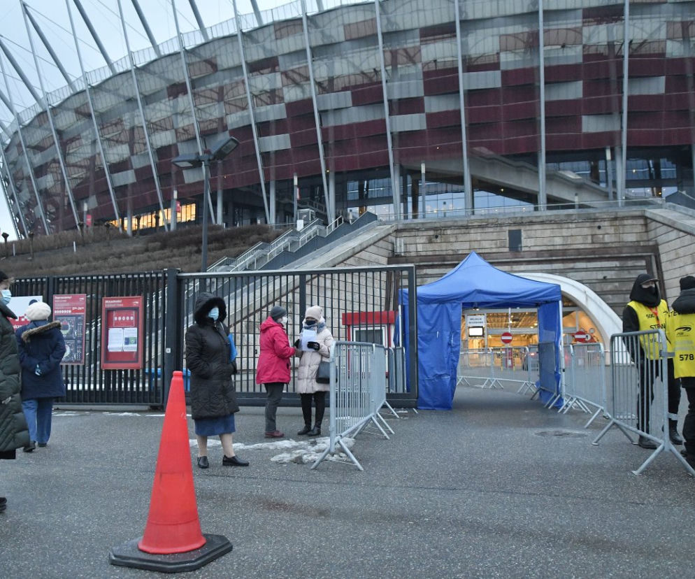 Szczepienia w szpitalu tymczasowym na Stadionie Narodowym