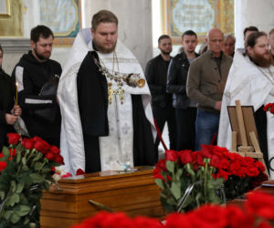 Pogrzeb małej Kiry jej mamy i babci zabitych w Mariupolu