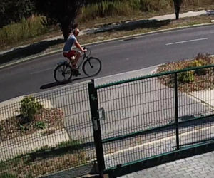 Ten mężczyzna jest poszukiwany przez policję z Bydgoszczy. Rozpoznajesz go? 