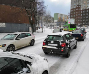 Śląsk: Autobusy nie są w stanie podjechać pod górę. Tworzą się korki