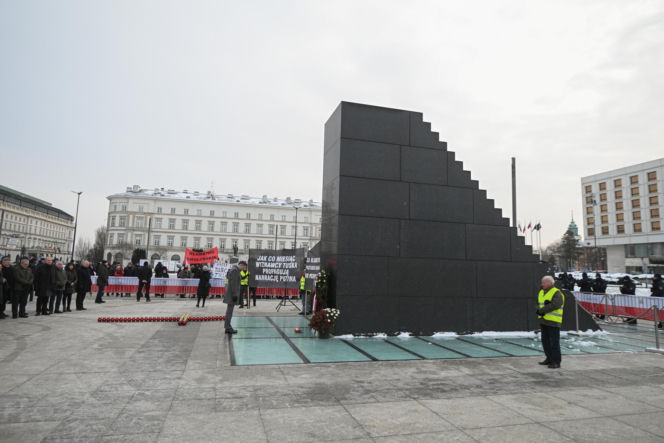 Jarosław Kaczyński na obchodach miesięcznicy smoleńskiej