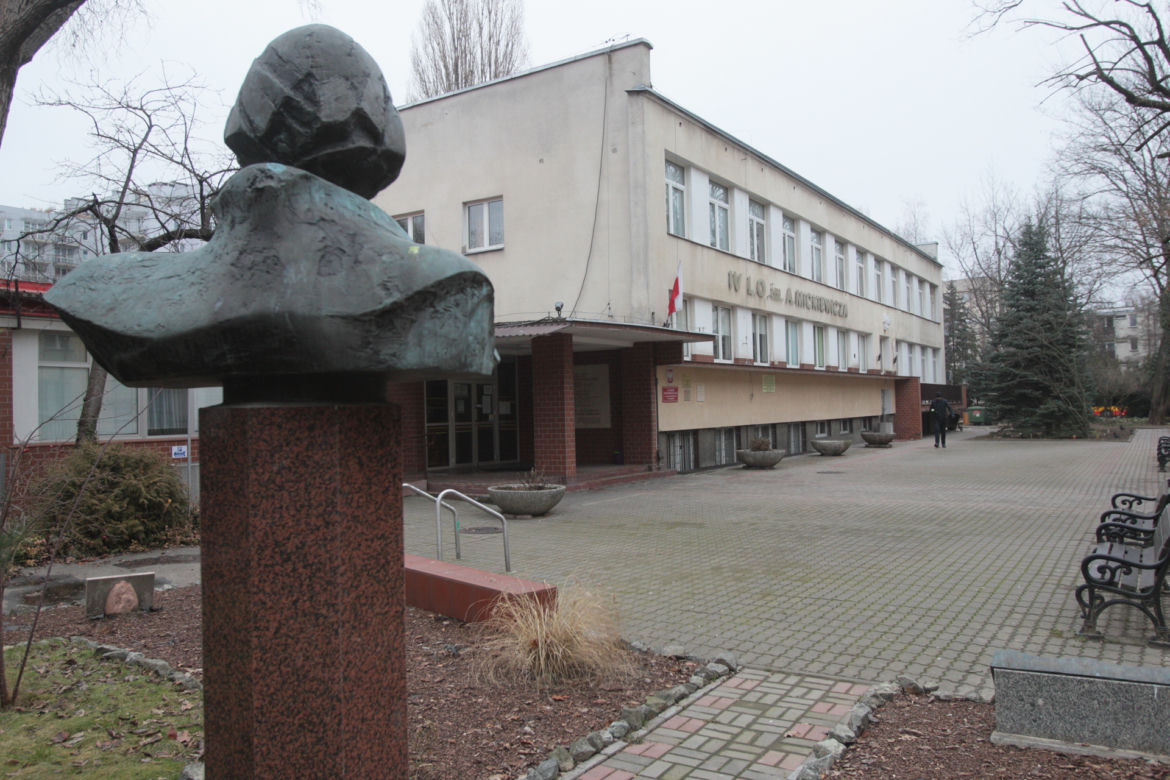 Te szkoły w Warszawie zamknięto przez COVID 
