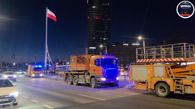 Wykolejenie tramwaju linii nr 28 na rondzie Zgrupowania AK "Radosław" w kierunku dworca Gdańskiego