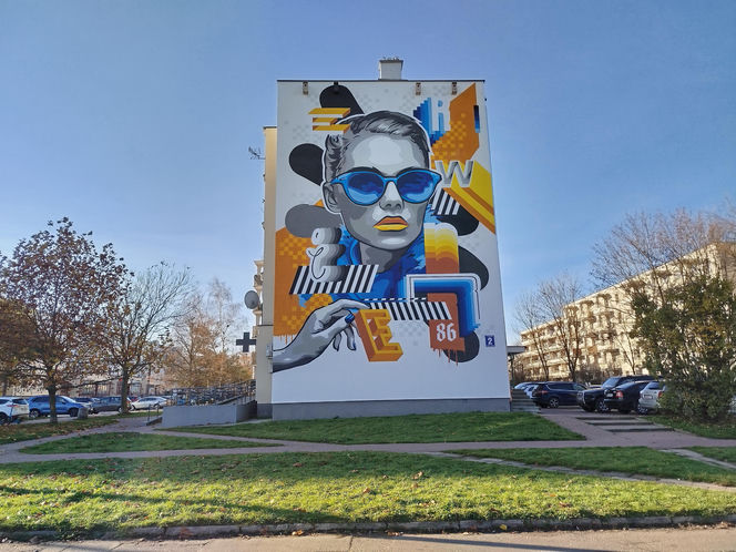 Nowy mural z kobiecą postacią na ścianie bloku przy ulicy Kaszubskiej 2 w Siedlcach. Zobacz zdjęcia!