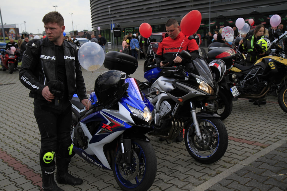 Przed Areną Lublin symbolicznie pożegnano dwójkę tragicznie zmarłych motocyklistów