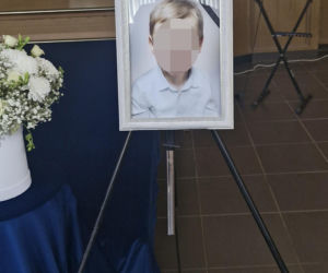 Pogrzeb 4-letniego Szymka. Chłopczyk wypadł z balkonu w Bydgoszczy