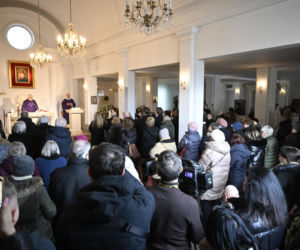 Skandal na pogrzebie Bożeny Dykiel. Ksiądz przerwał kazanie! Musiał apelować do uczestników uroczystości