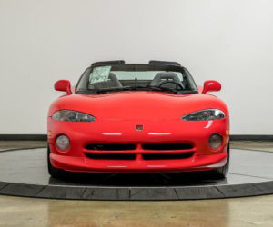 Dodge Viper z przebiegiem 34 mil