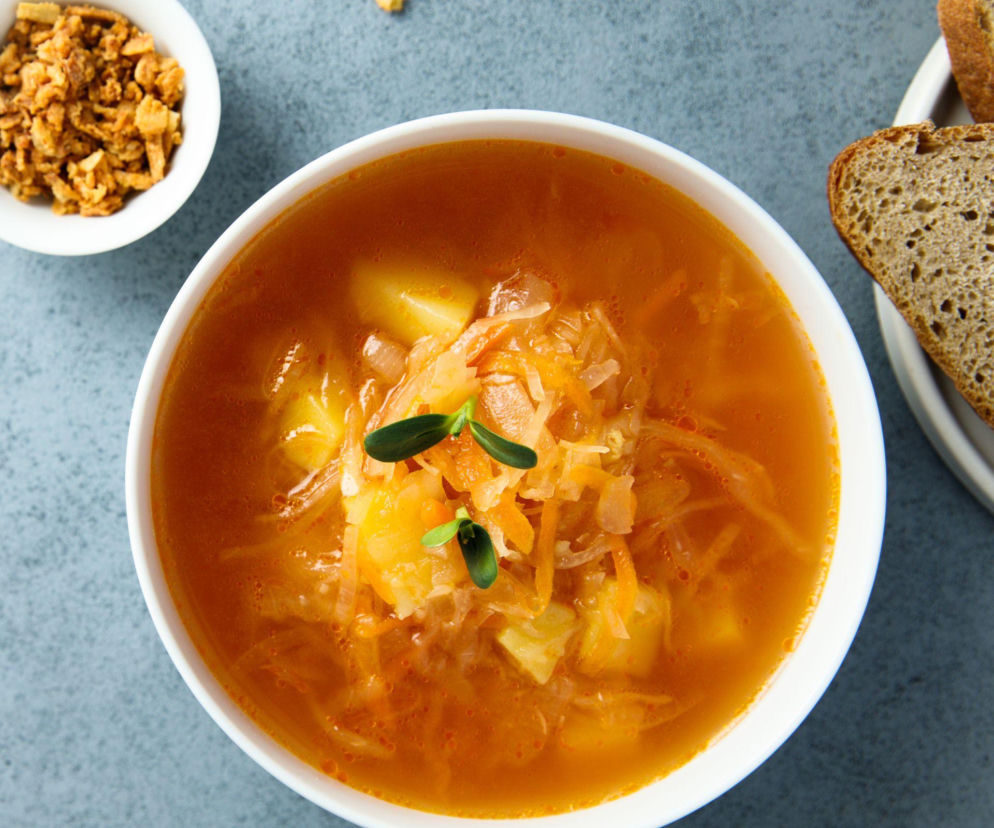 Zupa z pieczonej kapusty i ziemniaków – tani skład, a smak jak z dobrej restauracji