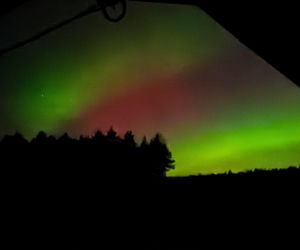 Niesamowite zjawisko nad Świętokrzyskim. Zorza polarna rozświetliła niebo!