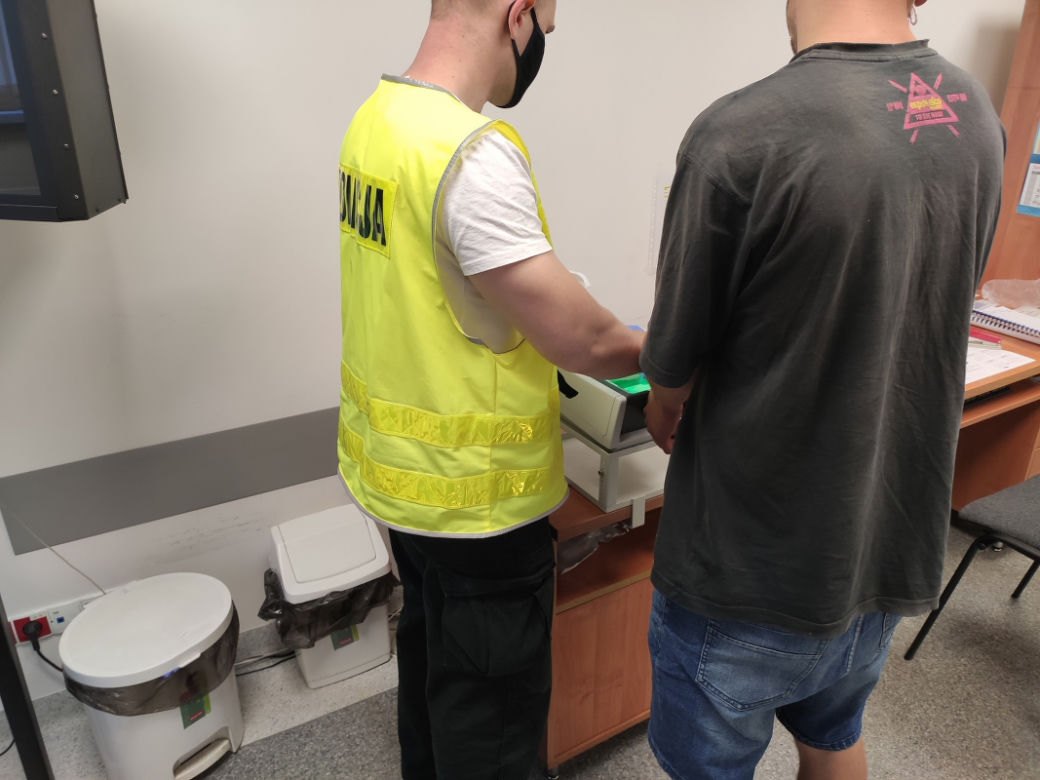Recydywista zatrzymany koło Torunia. 7 zarzutów dla 31-latka