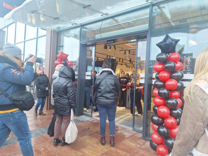 Na to czekały tysiące tarnogórzan. Park handlowy S1 w Tarnowskich Górach w końcu otwarty. Promocje i DJ rozkręcają to miejsce