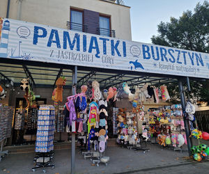 Nowy trend nad morzem! Lody i pamiątki w połowie listopada? Ta nadmorska miejscowość jest czynna cały rok