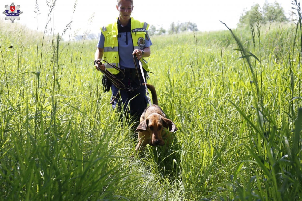 Zbrodnia w Trawnikach. Zamordował żonę i uciekł? Policjanci sprowadzili psy z Saksonii