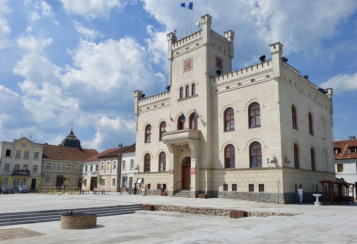 "Alpejska wioska" w woj. warmińsko-mazurskim. To najstarsze miasto na Mazurach