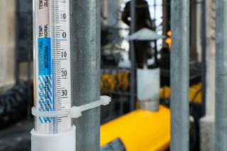 Mróz w Warszawie nie odpuszcza. Gdzie staną ogrzewane namioty z gorącymi napojami?